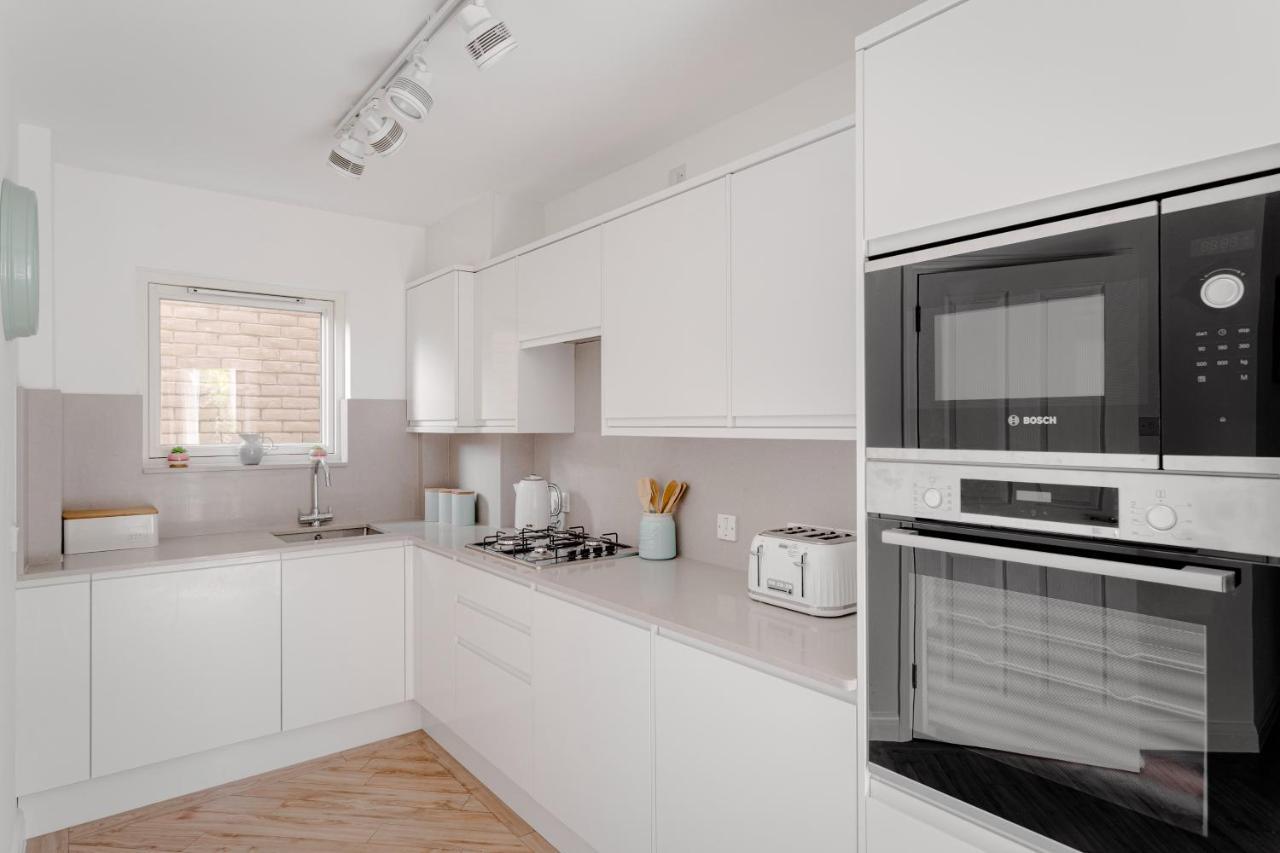 2 Bedroom City Centre Townhouse - With Parking CBG Exterior photo
