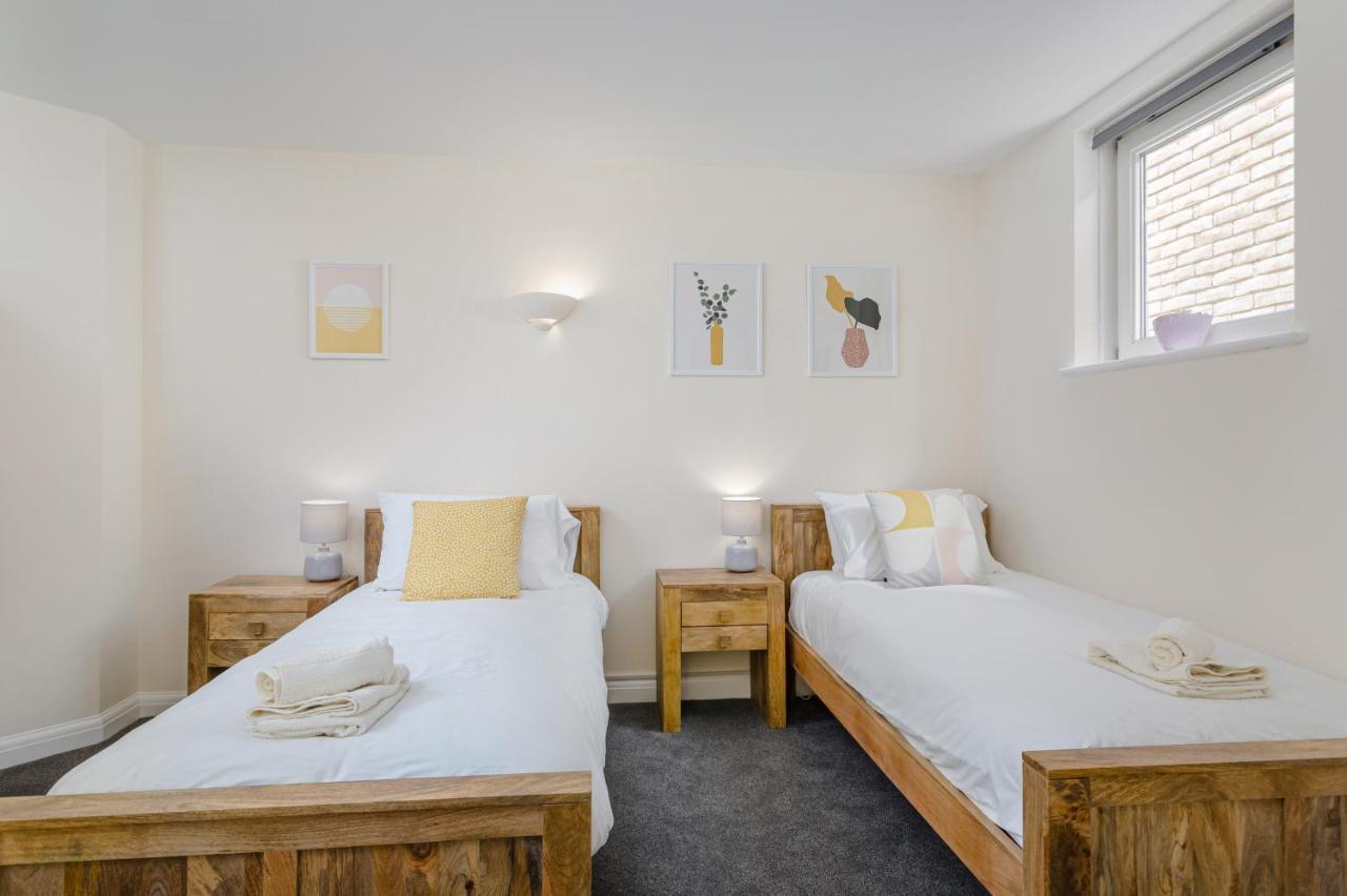 2 Bedroom City Centre Townhouse - With Parking CBG Exterior photo