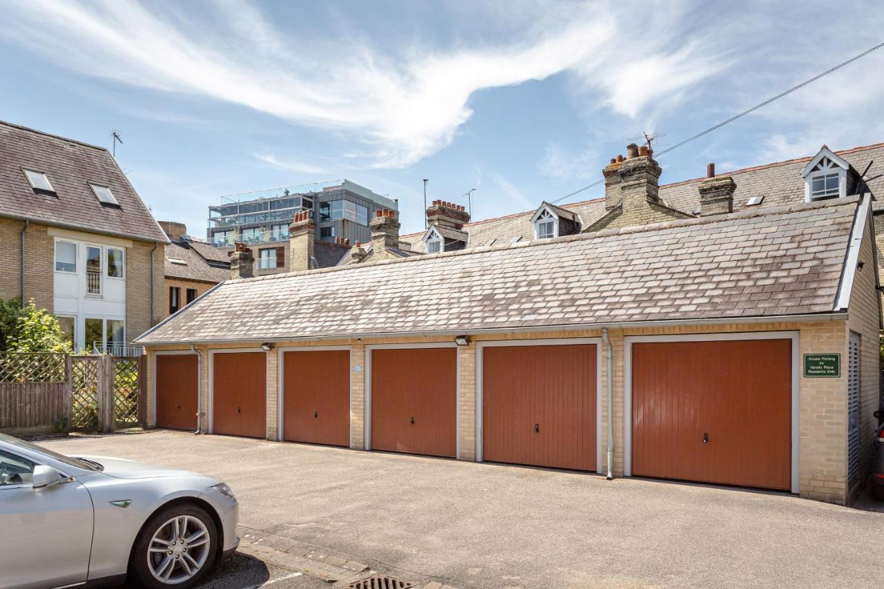 2 Bedroom City Centre Townhouse - With Parking CBG Exterior photo