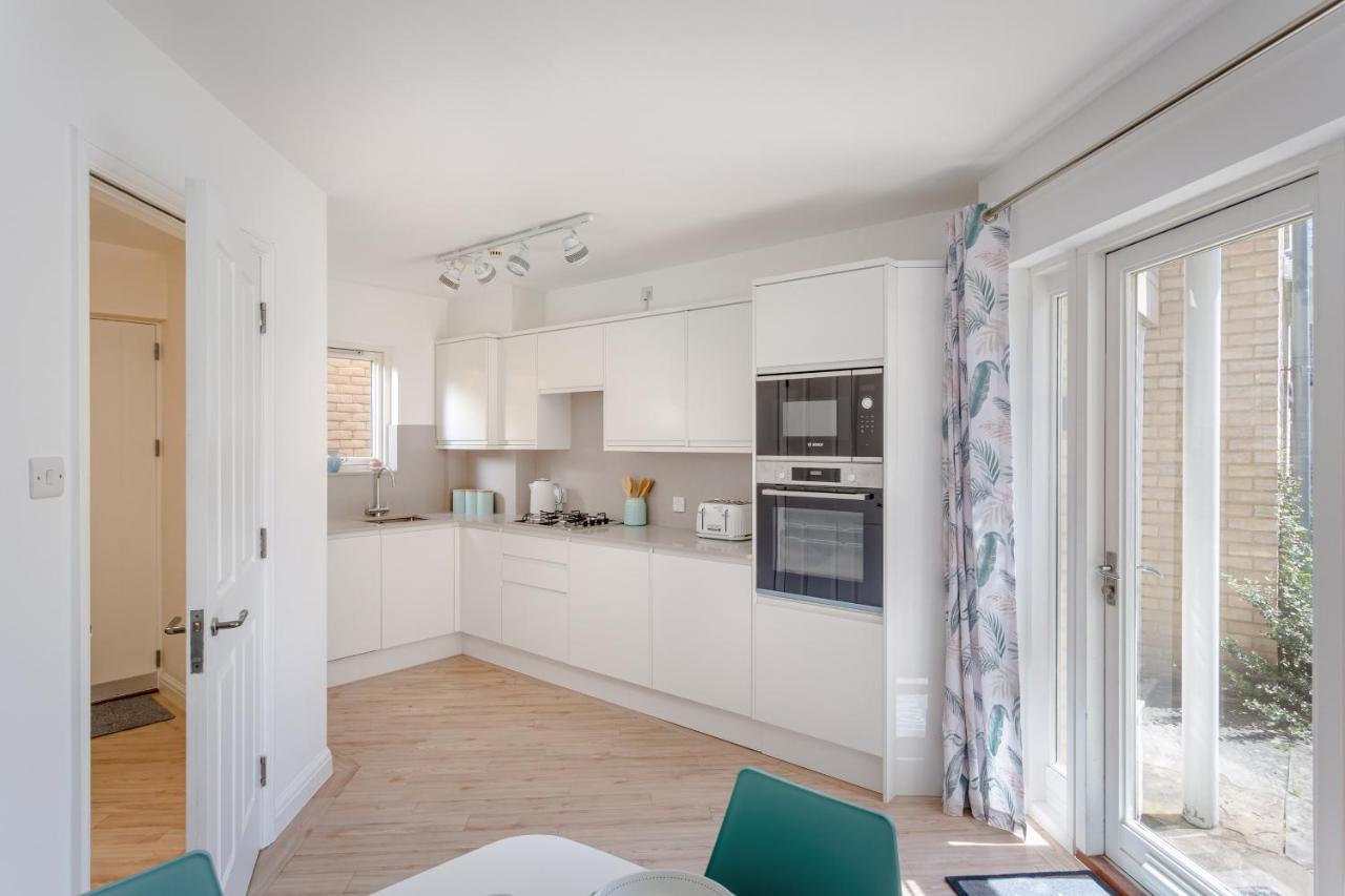 2 Bedroom City Centre Townhouse - With Parking CBG Exterior photo