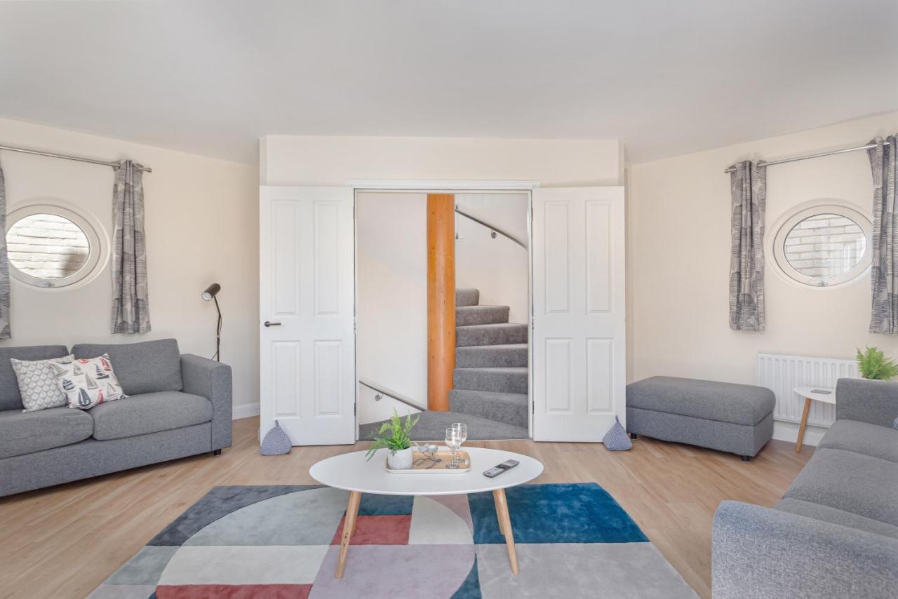 2 Bedroom City Centre Townhouse - With Parking CBG Exterior photo